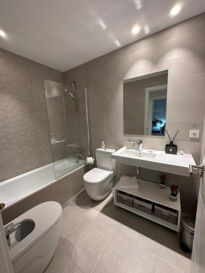 A Estrenar Amplio Con Piscina Y Parking Apartment Getxo Ngoại thất bức ảnh